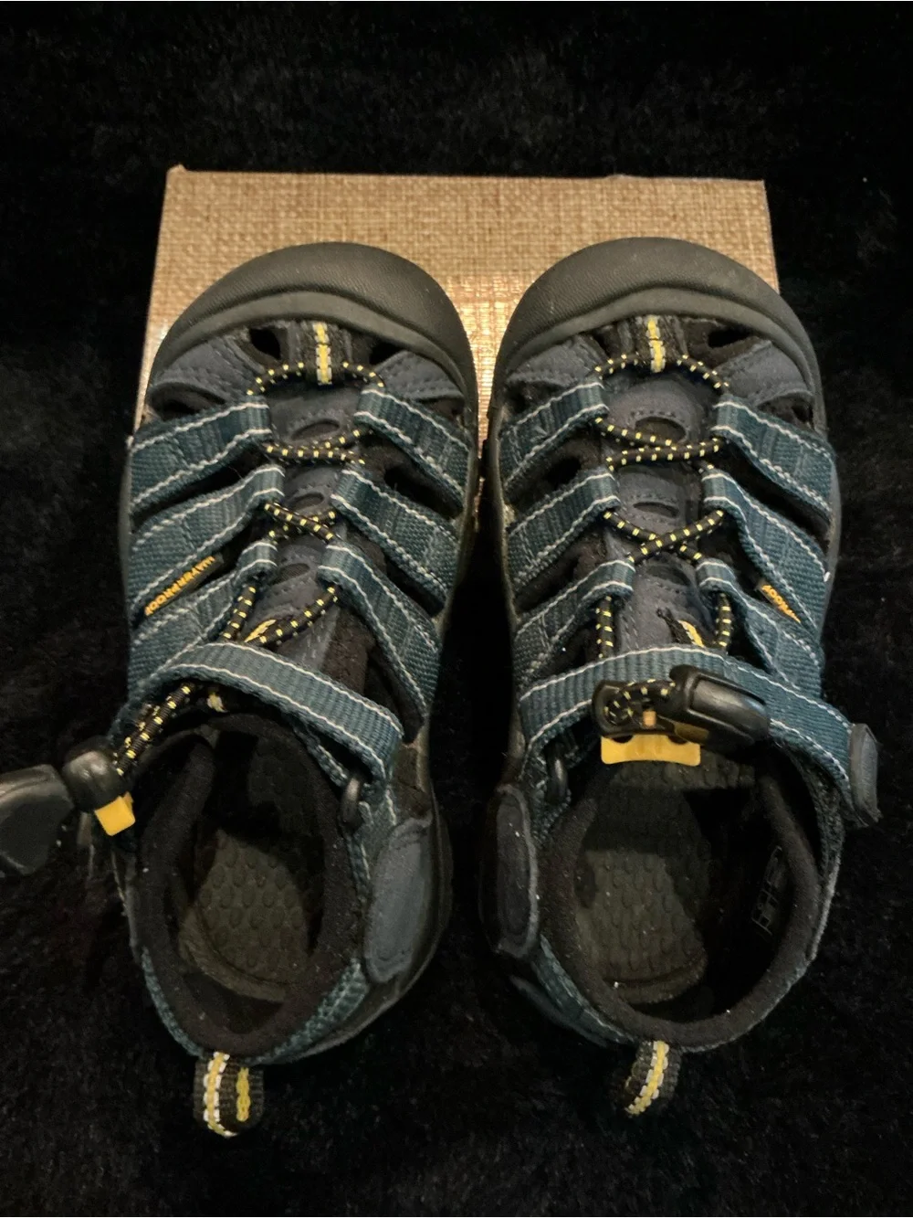 Keen sturdy closed
